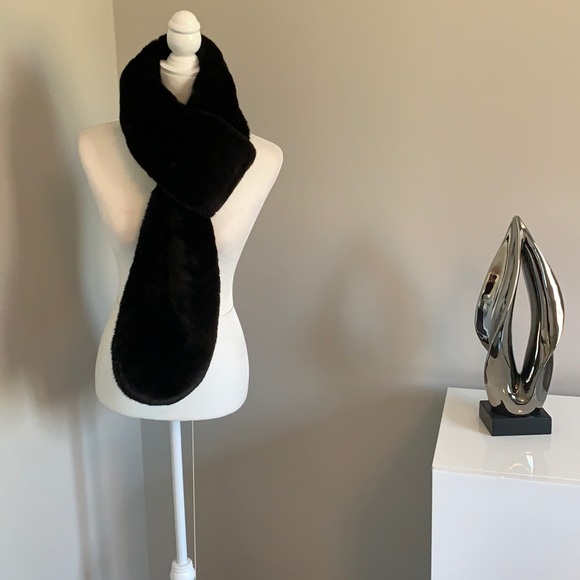 NWT Christian Siriano New York Black Plush faux fur scarf collar - Picture 6 of 7